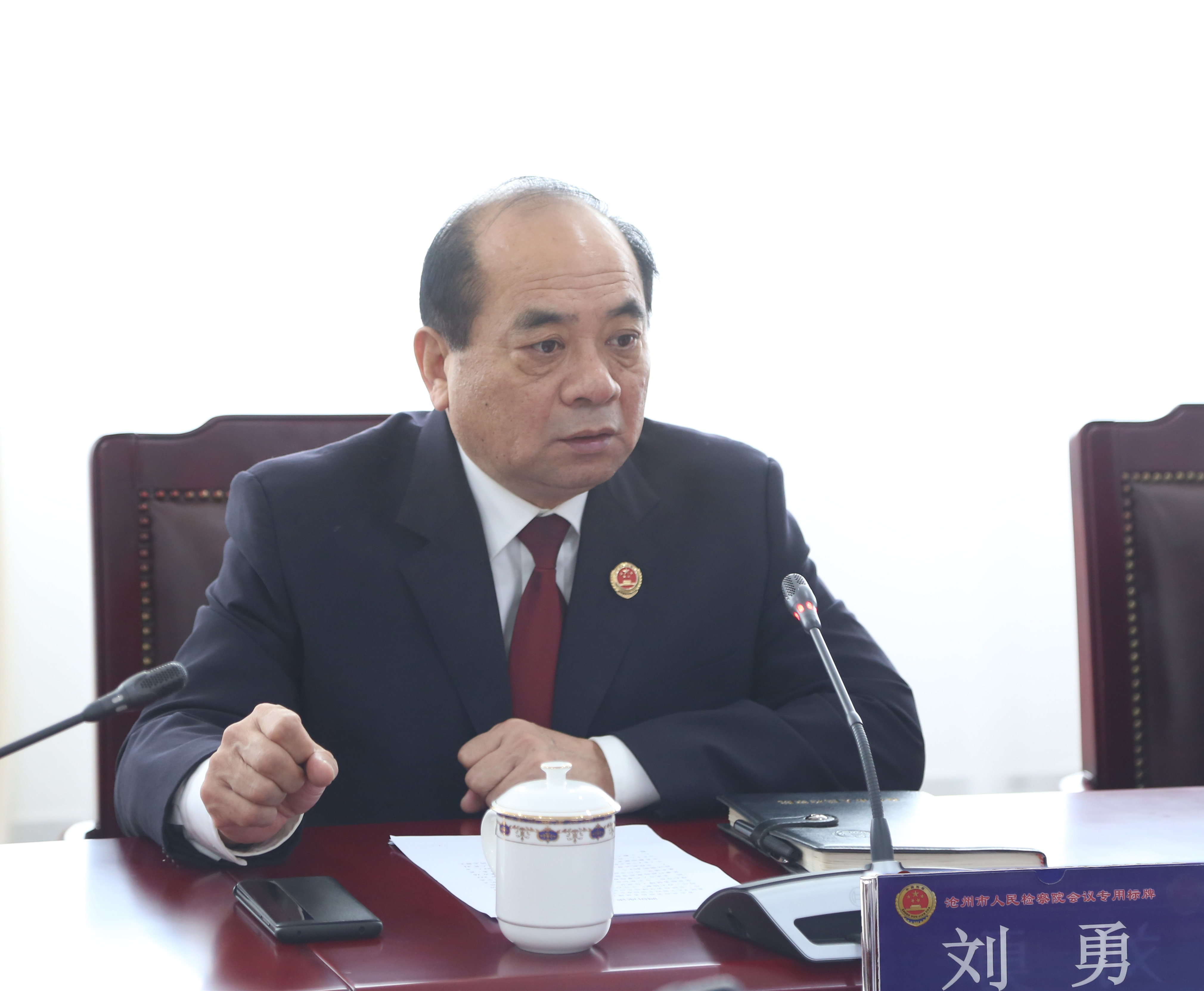 市院党组副书记、副检察长刘勇主持座谈会